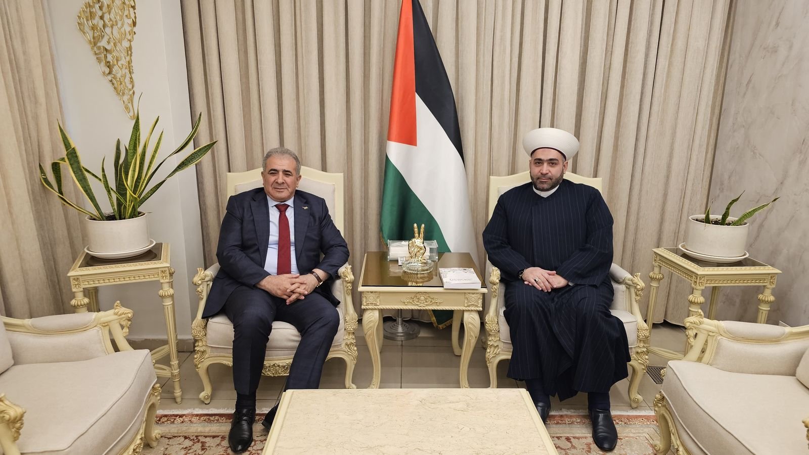 السفير الاسعد يستقبل الشيخ الدكتور أحمد القطان