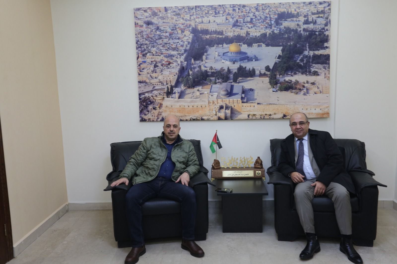 اللواء خليل يزور القنصل العمري مهنئاً 