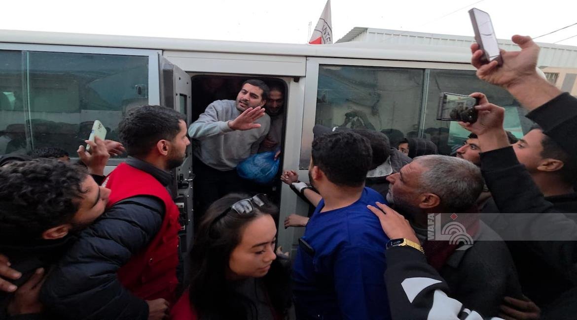 غزة: الصليب الأحمر يسهل نقل 9 معتقلين محررين إلى مستشفى شهداء الأقصى