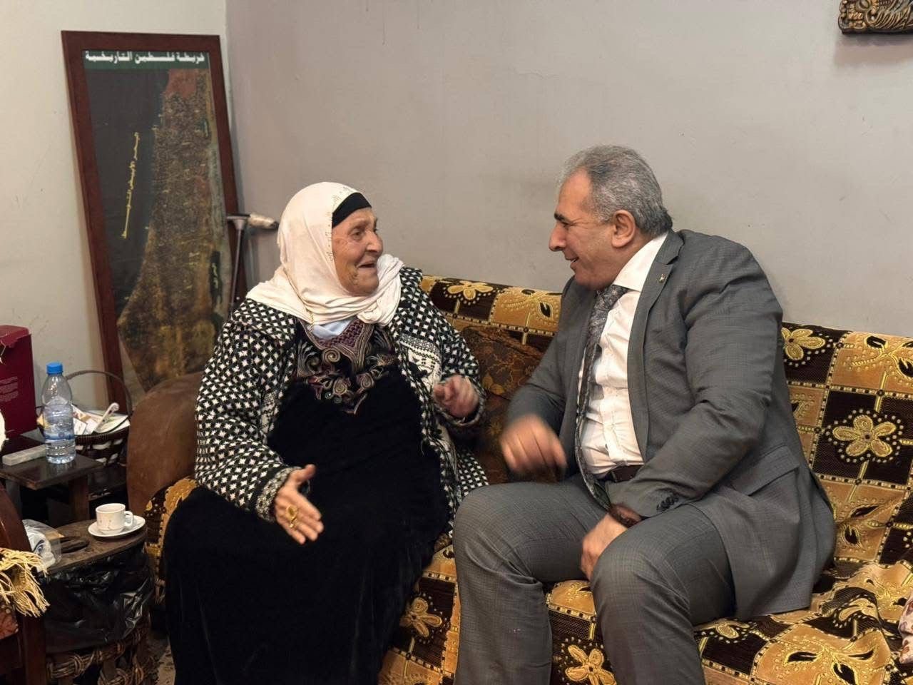 السفير الاسعد يزور عائلة الشهيد محمد زيداني في مخيم البص