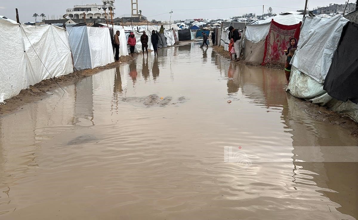 نازحو غزة يواجهون أوضاعا إنسانية قاسية مع تجدّد غرق خيامهم