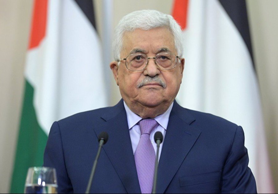 الرئيس يهاتف عميد عائلة المسالمة ومحافظ الخليل معزيا بشهيدات الشظايا الصاروخية في بيت عوا