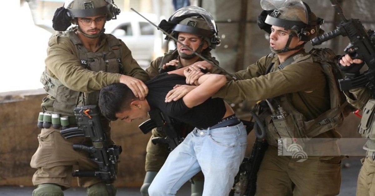 الاحتلال يعتقل 6 مواطنين من مخيم قلنديا شمال القدس
