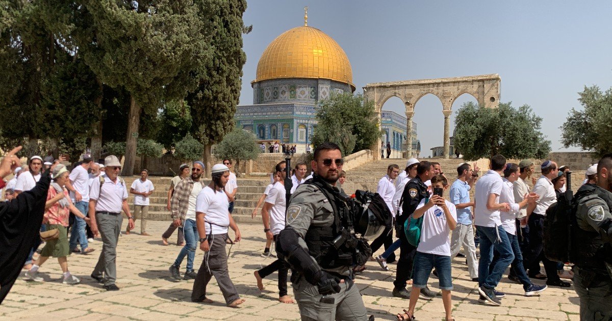 مستعمرون يقتحمون المسجد الأقصى بحماية قوات الاحتلال