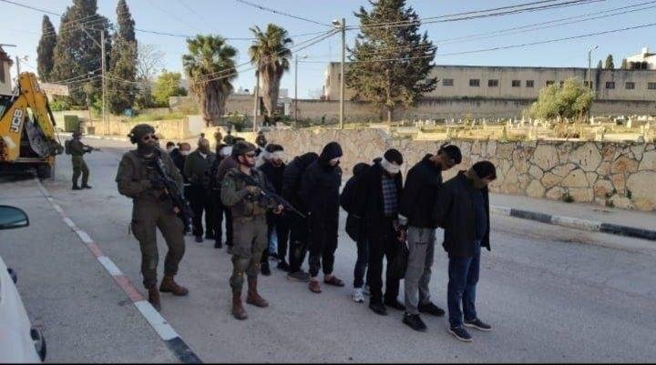 الاحتلال يشن حملة اعتقالات واسعة في عنبتا شرق طولكرم