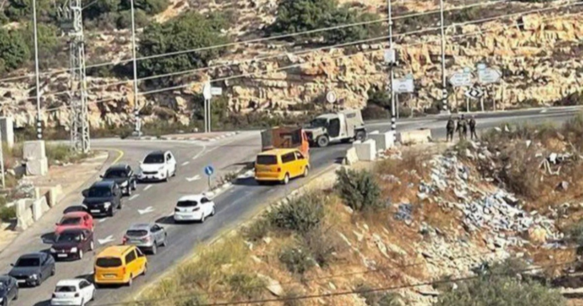 الاحتلال يغلق حاجز عين سينيا للخارجين من رام الله