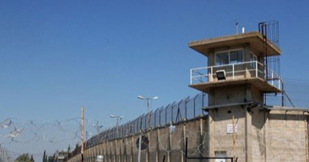 الاحتلال يُصدر ويجدد أوامر الاعتقال الإداري بحق 37 معتقلا
