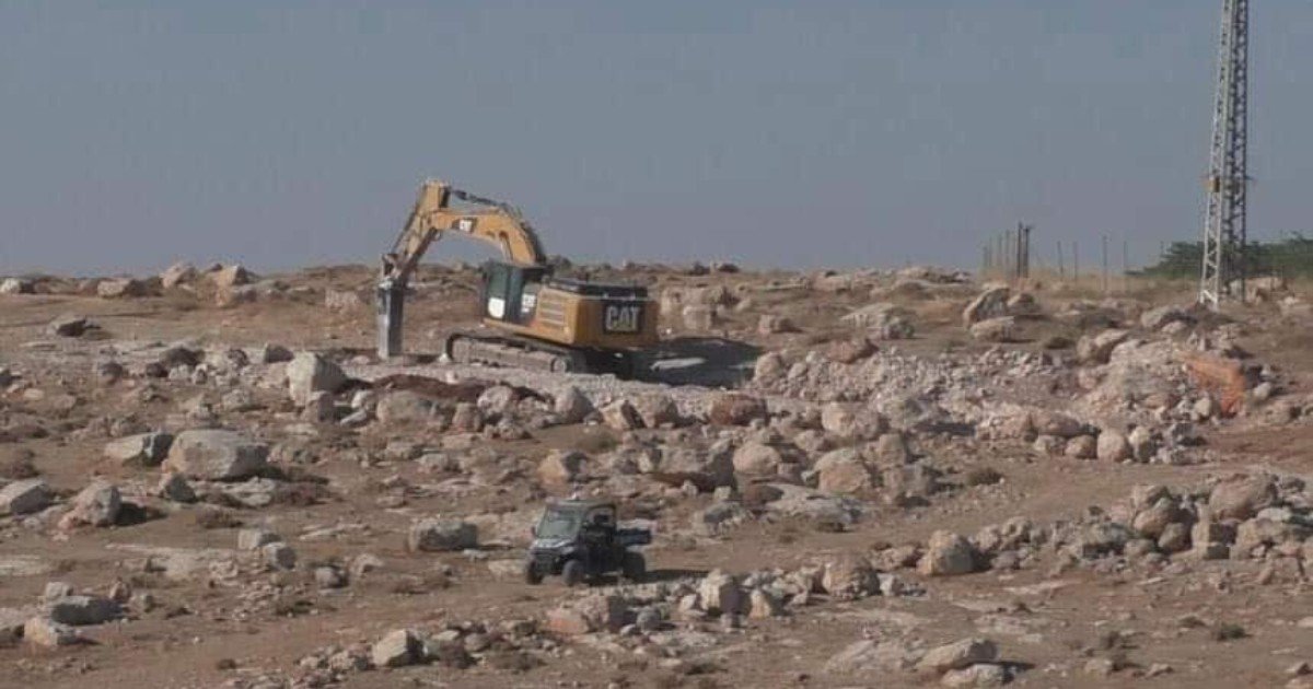 مستعمرون يشرعون بتجريف أراضٍ في بتير غرب بيت لحم