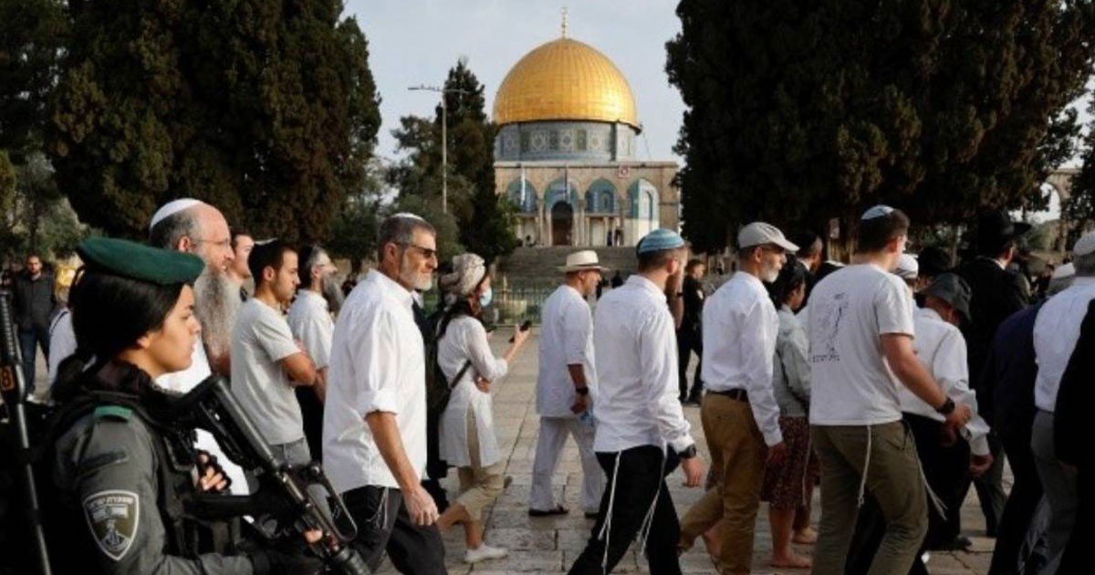 مستعمرون يقتحمون المسجد الأقصى ويؤدون طقوسًا تلمودية