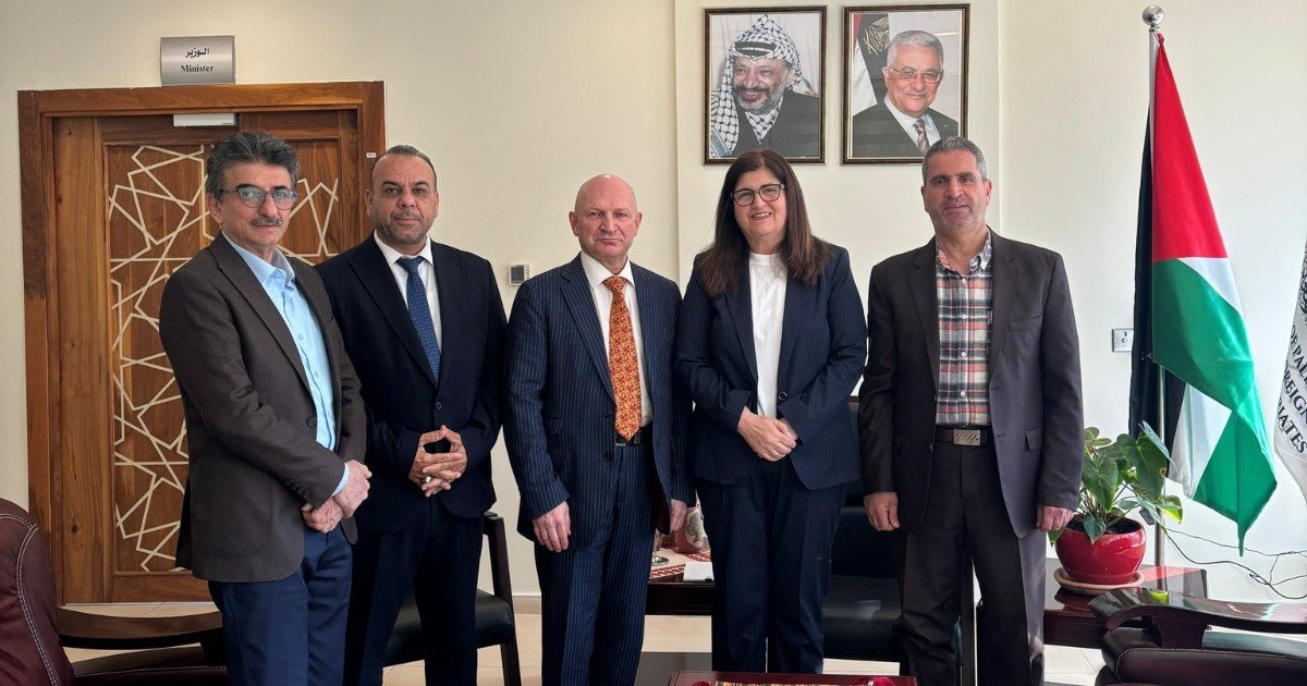 الوزيرة شاهين تلتقي الشاعر الروسي فاديم تيريوخن