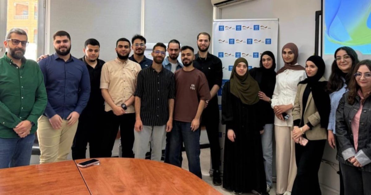 المركز الرقمي التابع للأونروا يُخرّج 32 طالباً وطالبة في برنامج تطوير تطبيقات