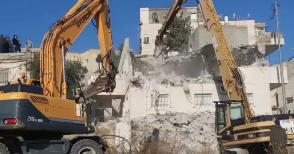 الاحتلال يشرع بهدم منشآت سكنية وحظائر في الأغوار الشمالية