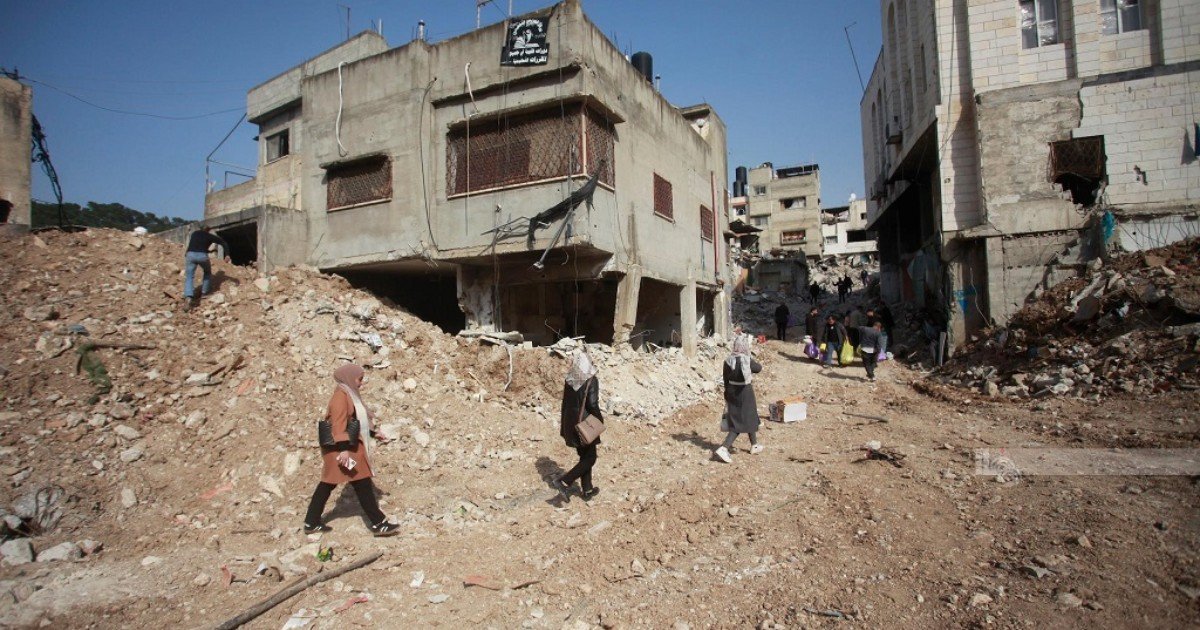 الاحتلال يجبر مواطني شرق مخيم نور شمس شرق طولكرم على إخلاء منازلهم