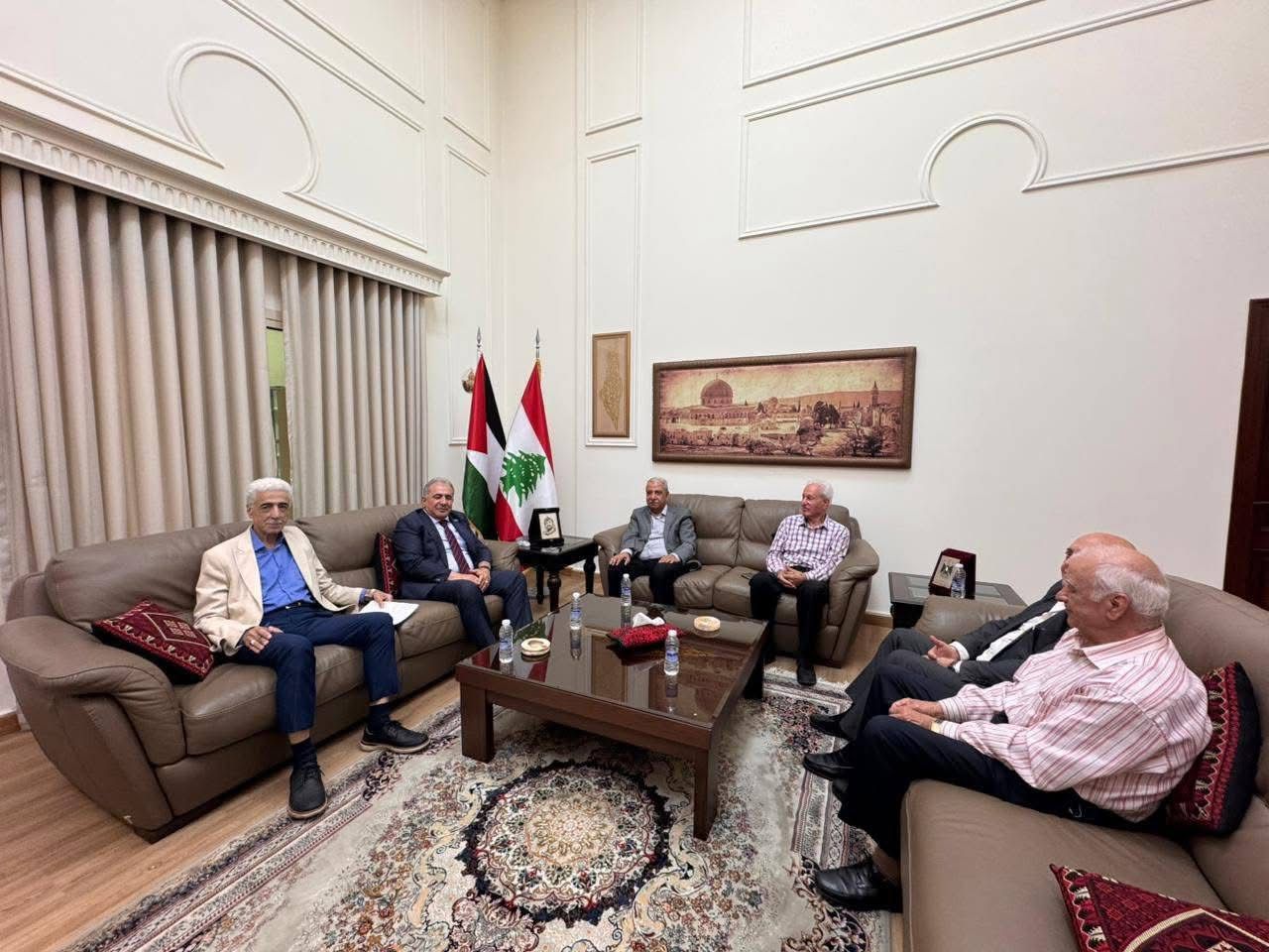 السفير الاسعد يستقبل رئيس المكتب التنفيذي لمنظمة العمل اليساري الديمقراطي العلماني على رأس وفد