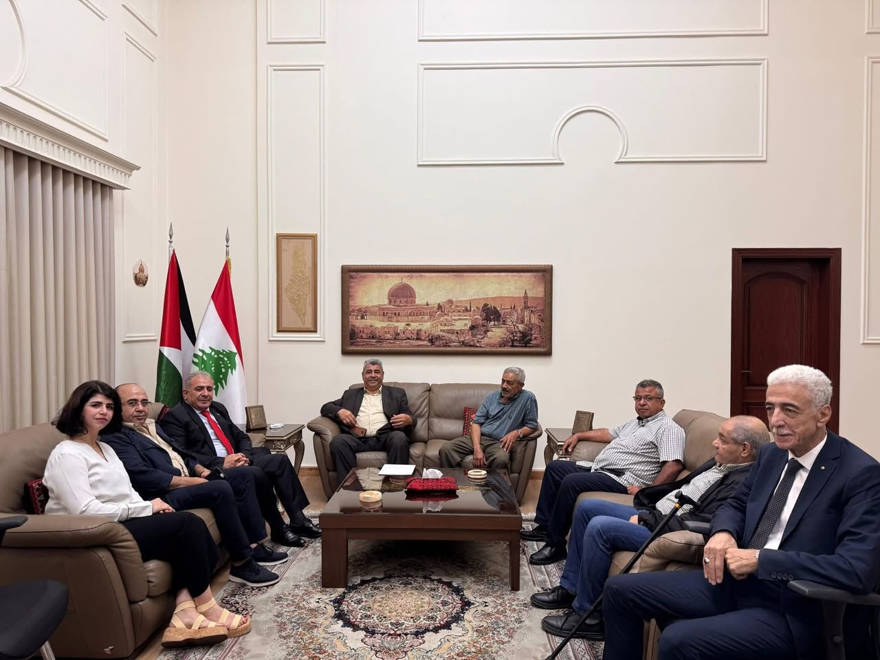 سعادة سفير دولة فلسطين لدى الجمهورية اللبنانية يستقبل وفداً من قيادة منظمة الصاعقة