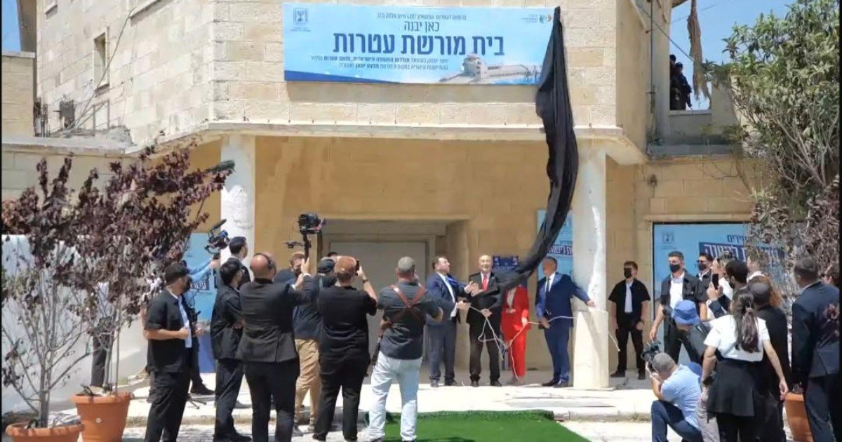 محافظة القدس: وضع حجر الأساس لما يسمى "مركز التراث" في مطار القدس الدولي يكرس مشروع الضم ويستهدف هوية المدينة