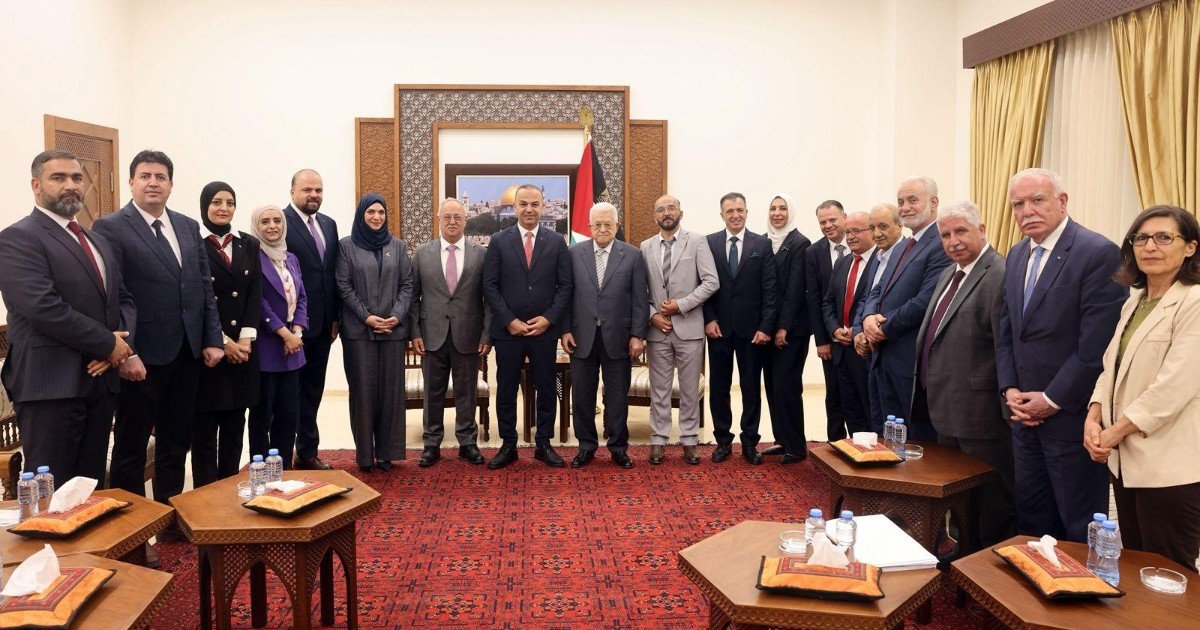 الرئيس يستقبل رئيس وأعضاء بلدية الخليل