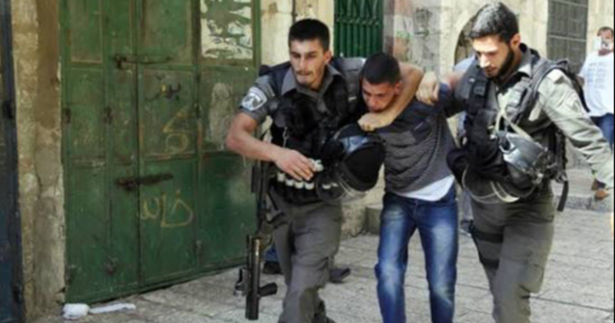 الاحتلال يعتقل شقيقين وشاباً من القدس