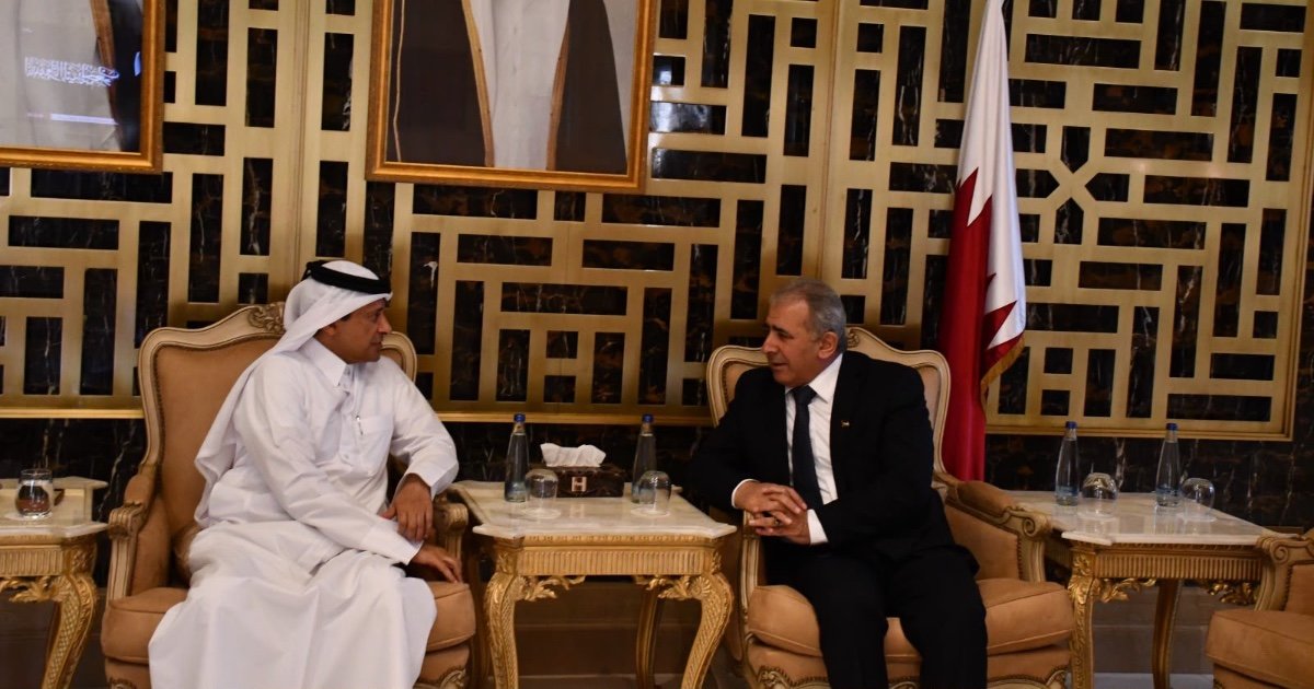 السفير الاسعد يعزي السفير القطري بوفاة الأمير الوالد الشيخ حمد بن خليفة آل ثاني