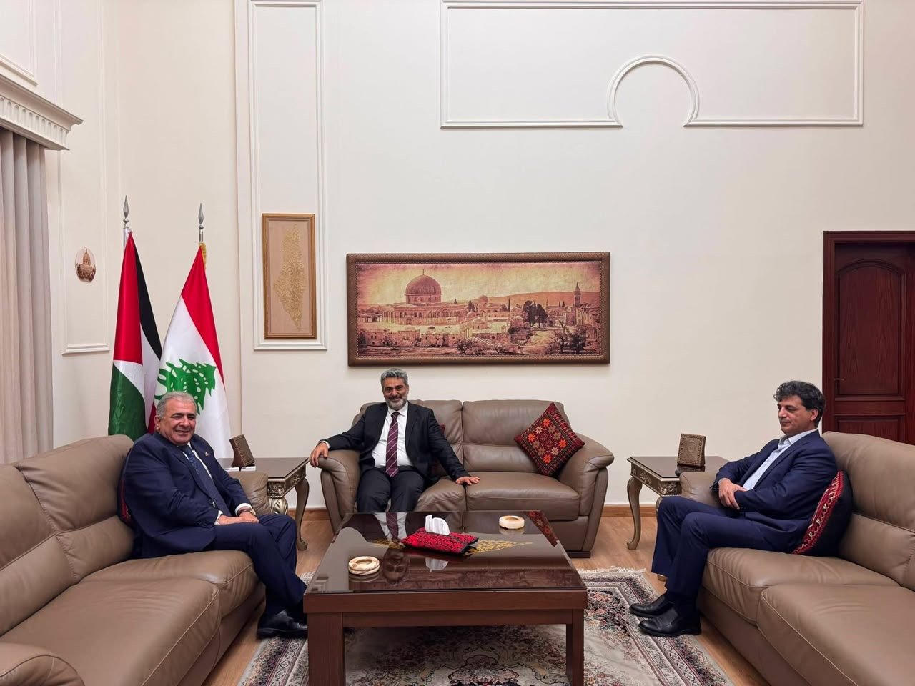 السفير الاسعد يستقبل مدير عام دار سائر المشرق الباحث والصحافي انطوان سعد