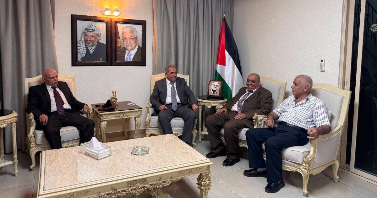 السفير الأسعد يستقبل وفدًا من الموظفين المتقاعدين