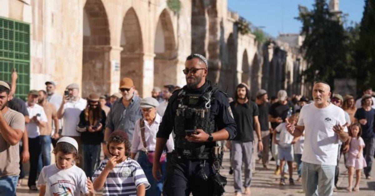يتقدمهم المتطرف بن غفير: أكثر من 2300 مستعمر يقتحمون المسجد الأقصى