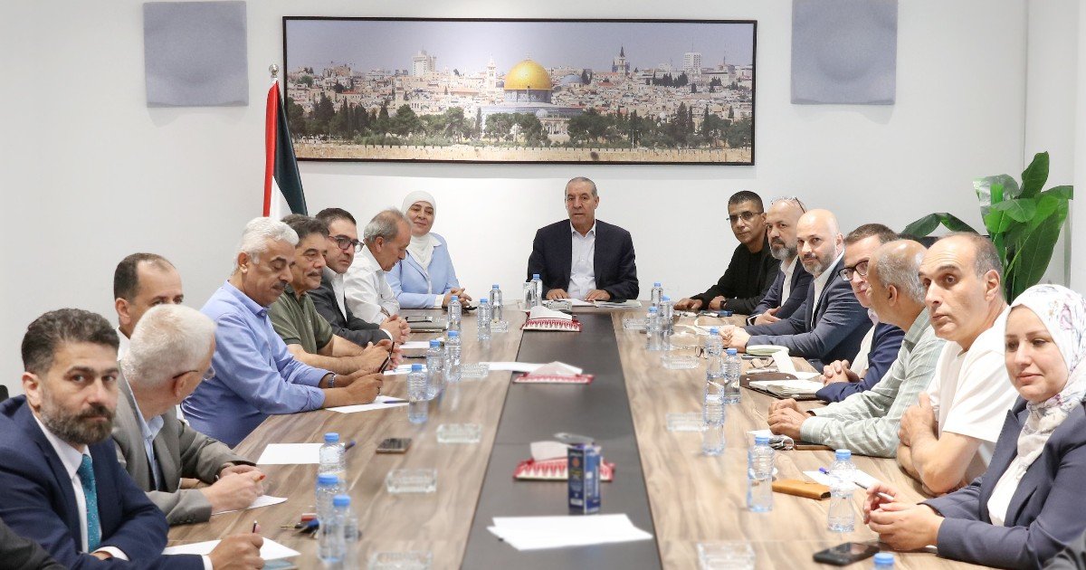 الشيخ يلتقي عدد من ممثلي مؤسسات المجتمع المدني مثمنا دورها كشريك وطني في دعم مؤسسات الدولة