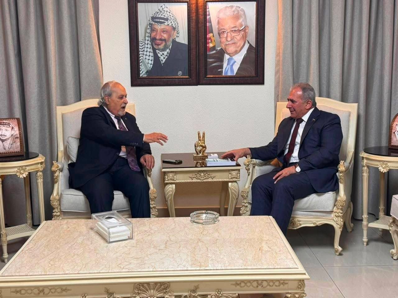 السفير الاسعد يستقبل الكاتب و الصحفي يوسف مرتضى