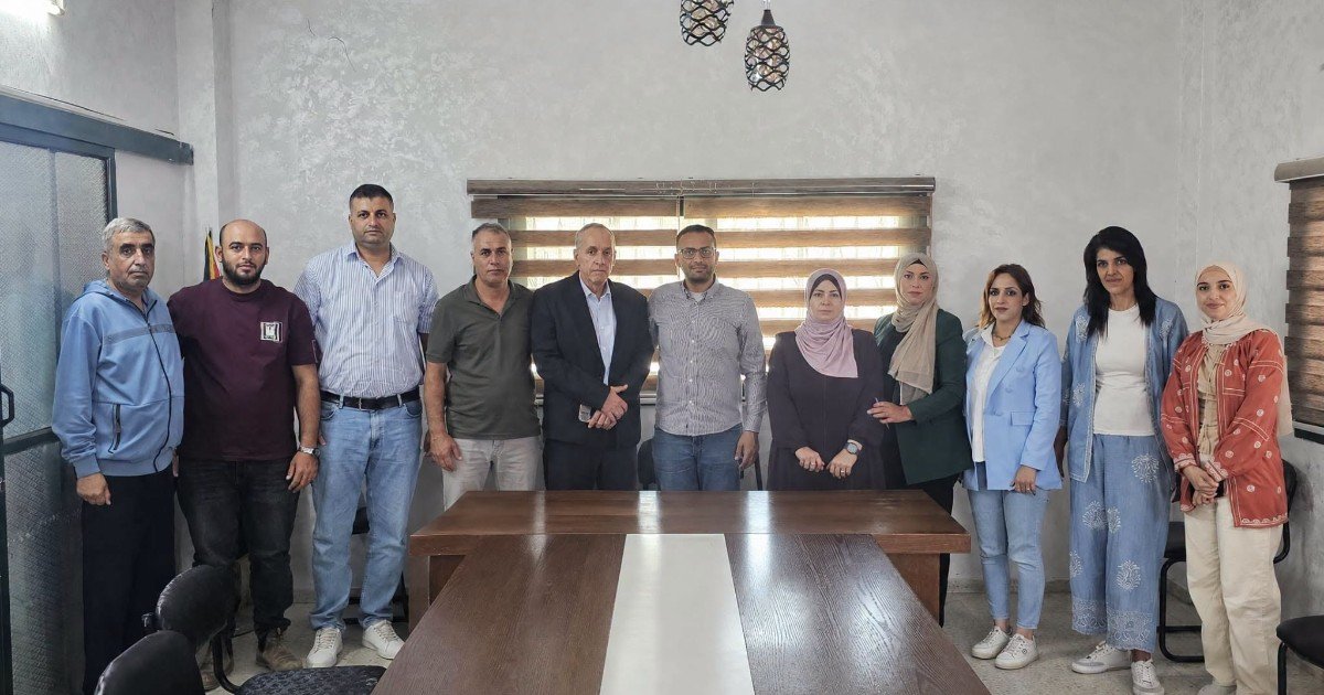 شؤون اللاجئين تتابع مشروعين لتطوير البنية التحتية وتحسين خدمات المياه والصرف الصحي في مخيم الفارعة