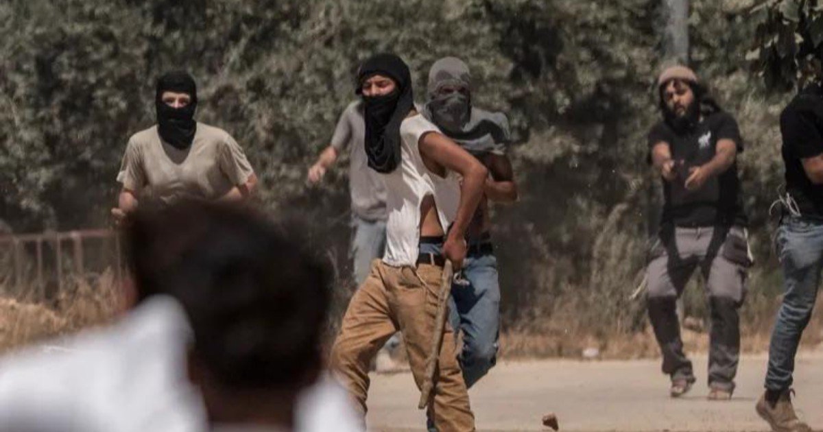 هيومن رايتس ووتش: هجمات المستعمرين في الضفة تدفع الفلسطينيين نحو التهجير القسري