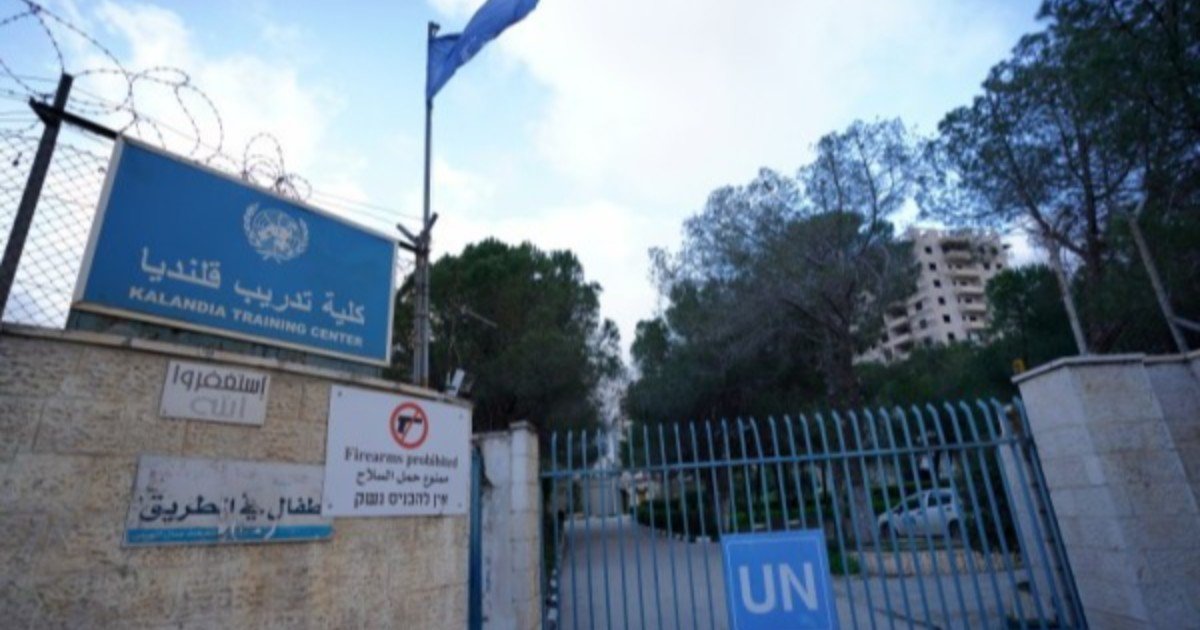 بعثات دبلوماسية تجدد دعمها للأونروا وتدين انتهاكات الاحتلال بحق الوكالة ومنشآتها والخارجية ترحب