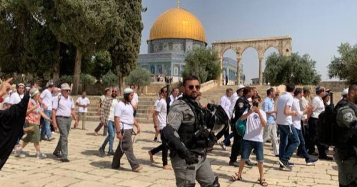 مستعمرون يقتحمون المسجد الأقصى