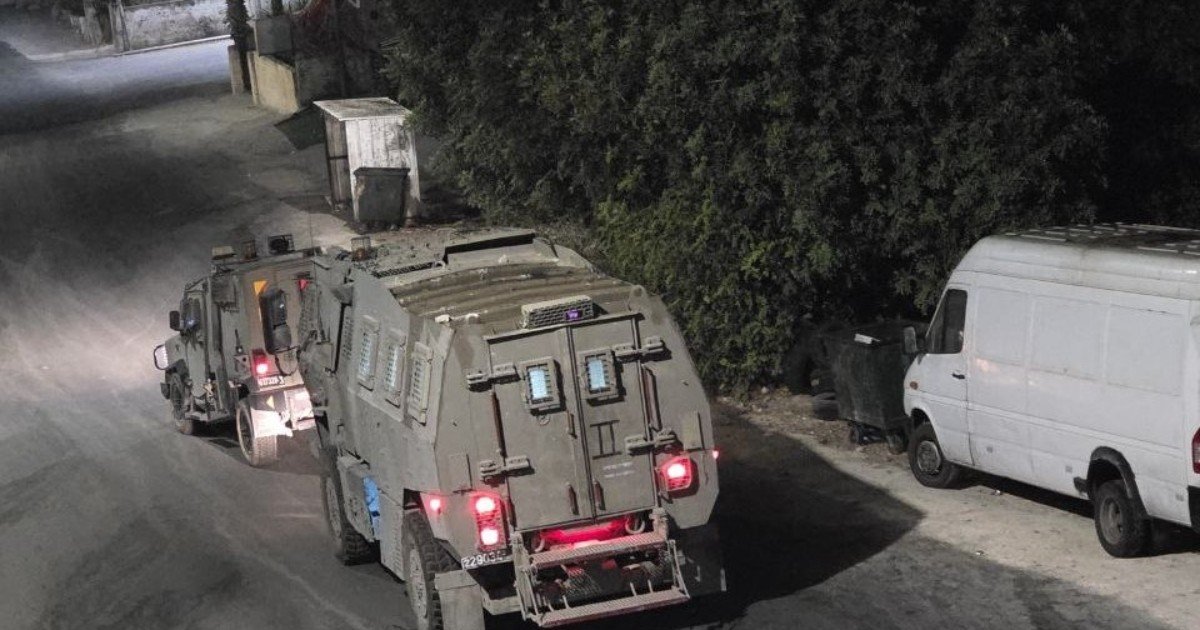 الاحتلال يداهم عدة منازل في بيت ريما شمال غرب رام الله ويستولي على مبلغ مالي