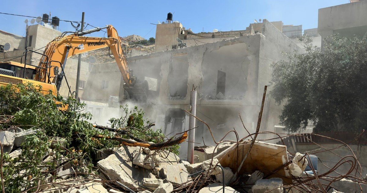 الاحتلال يهدم منزلا في بيت حنينا شمال القدس