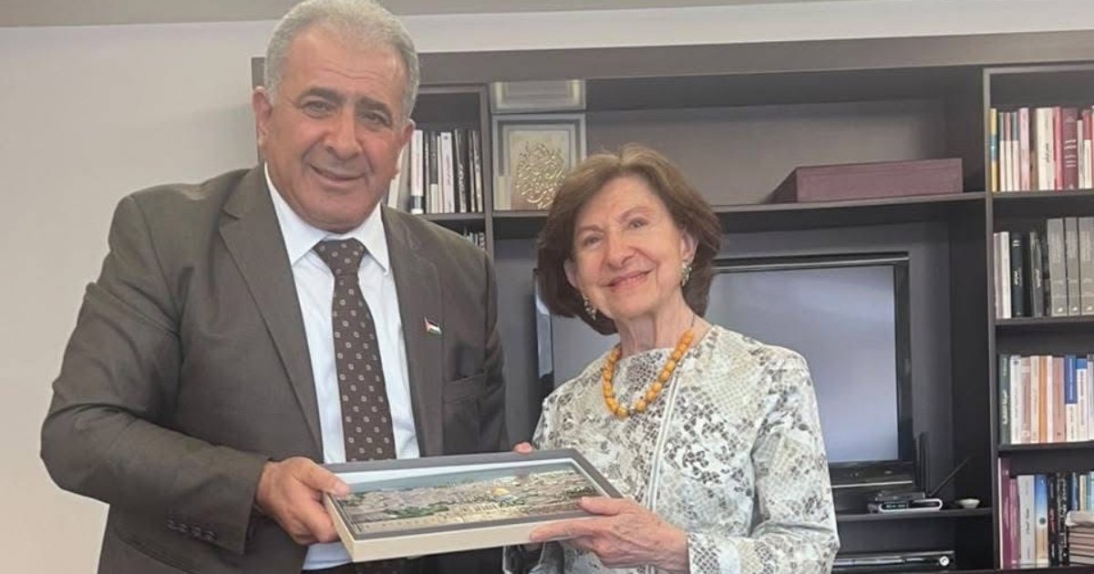 السفير الاسعد يلتقي رئيسة النادي الثقافي العربي سلوى السنيورة بعاصيري