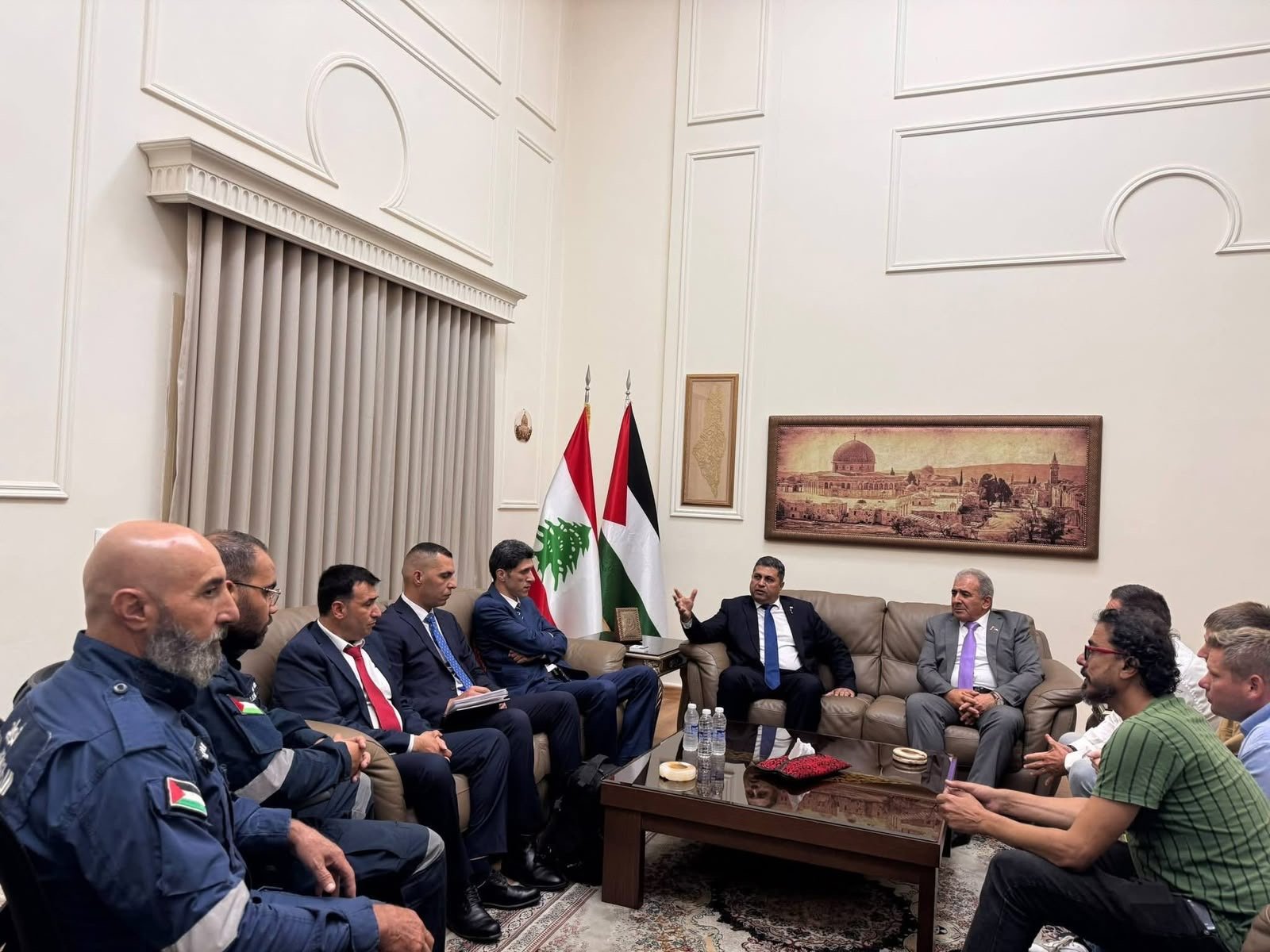السفير الاسعد واللواء ثوابتة يلتقيان وفداً من المنظمات البولندية للمساعدات الانسانية