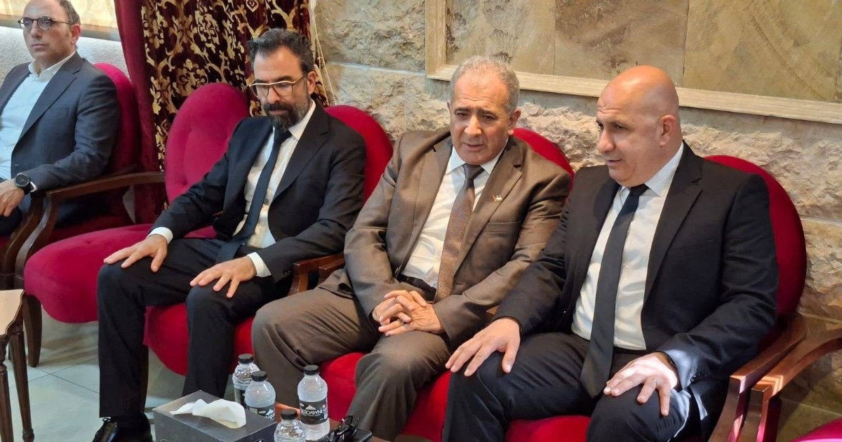 السفير الاسعد يعزي العميد خريش بوفاة والده