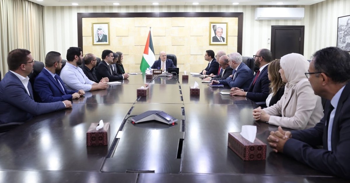 رئيس الوزراء يبحث مع البنك الدولي وشركات تكنولوجية فلسطينية تعزيز الاستثمار والنمو