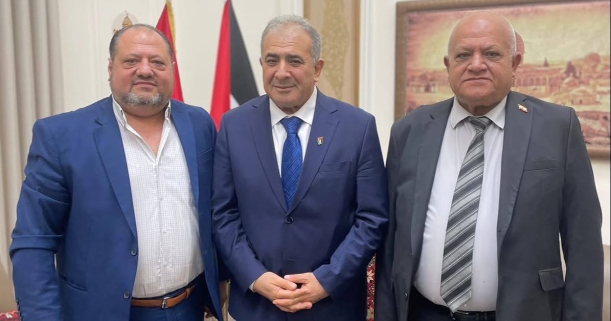 السفير الفلسطيني يبحث مع الدكتور أحمد علوان والأخ حسين عثمان التطورات الفلسطينية