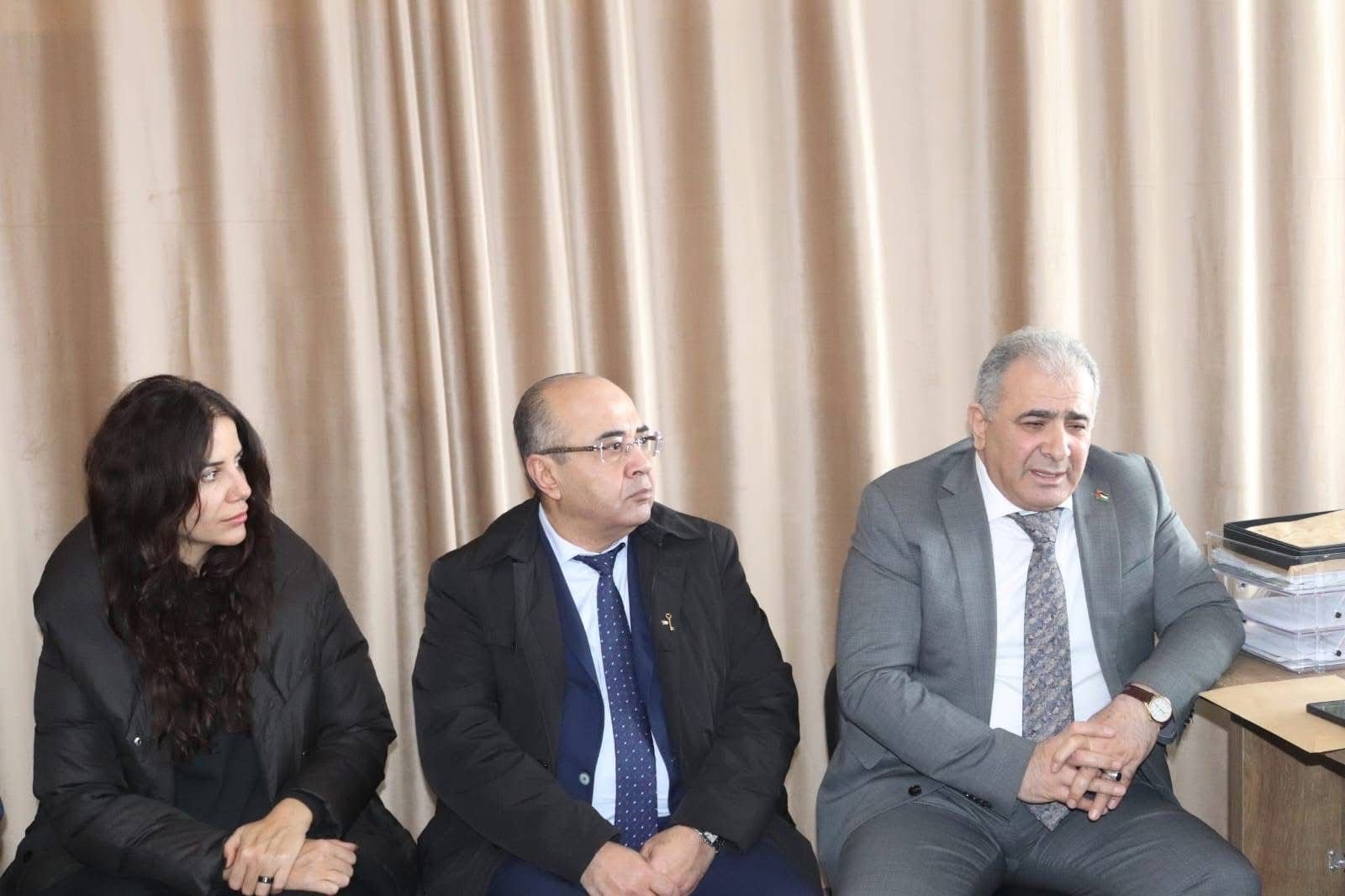 السفير الاسعد يتفقد مدرسة فلسطين في مخيم برج الشمالي