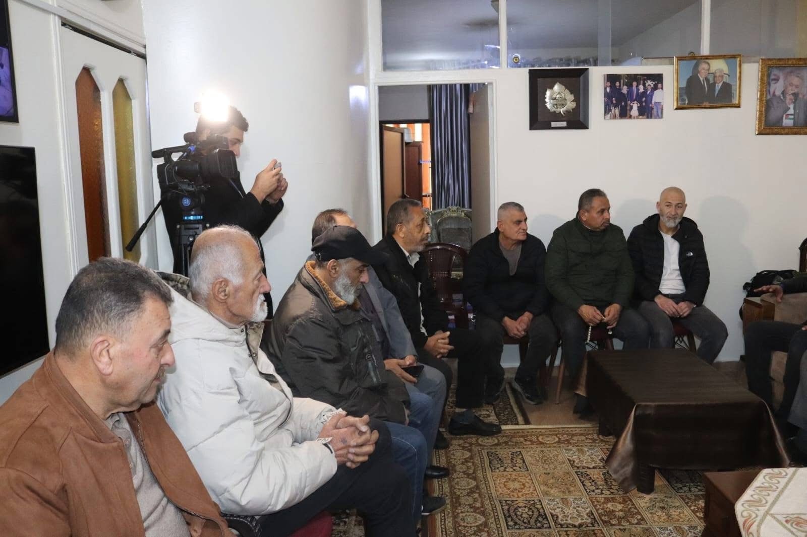 السفير الاسعد يزور مخيم برج الشمالي ويلتقي اللجنة الشعبية