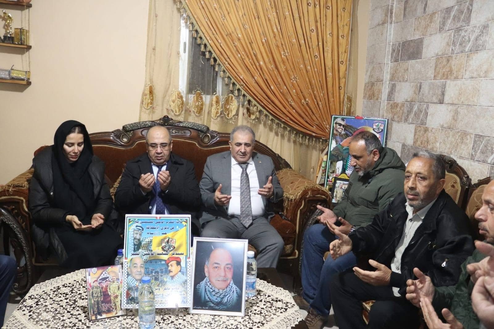 السفير الاسعد يزور عائلة الشهيد جلال ابو شهاب في مخيم برج الشمالي