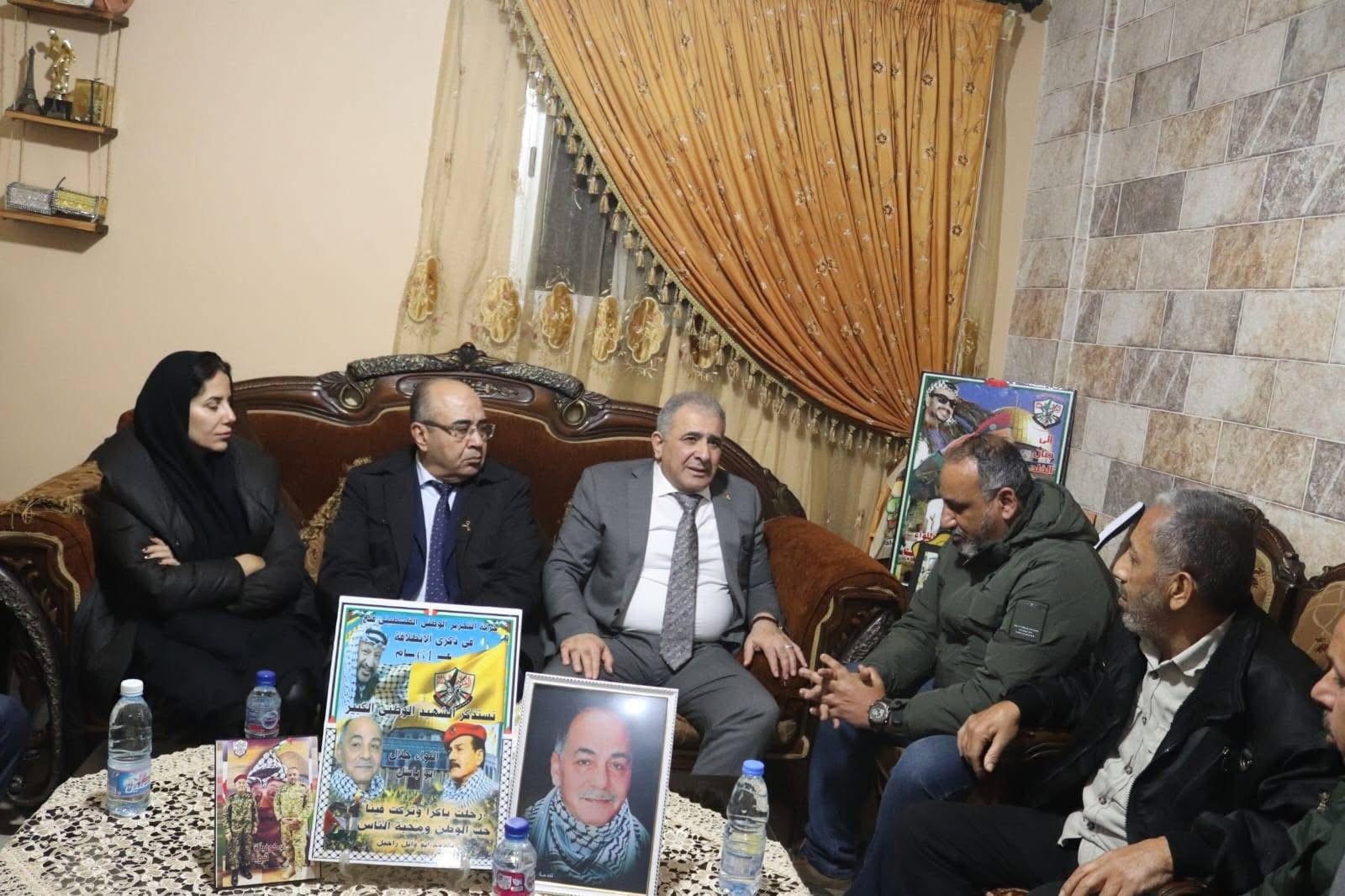 السفير الاسعد يزور عائلة الشهيد جلال ابو شهاب في مخيم برج الشمالي