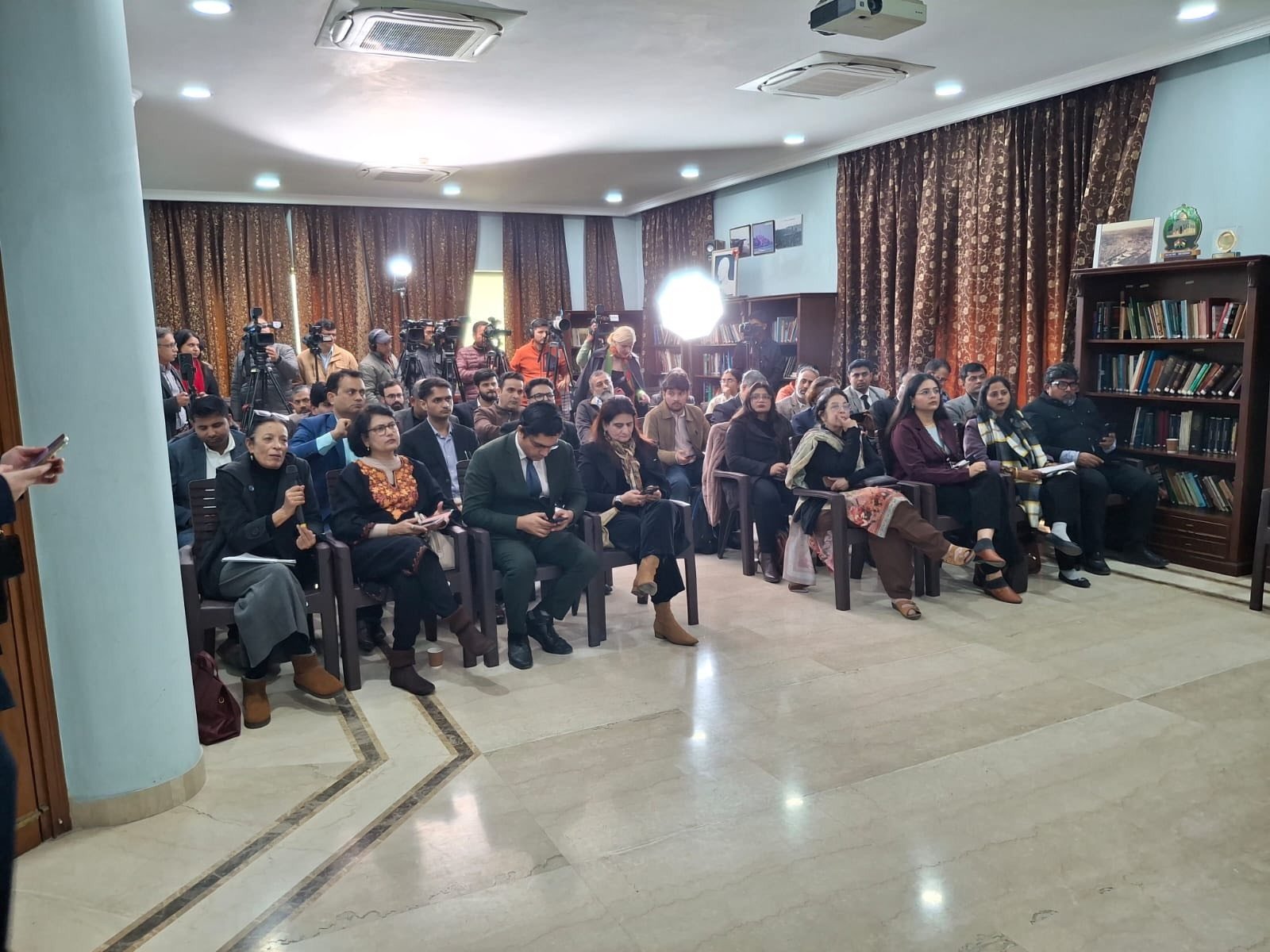 الوزيرة شاهين تعقد مؤتمراً صحفياً موسعاً في نيودلهي