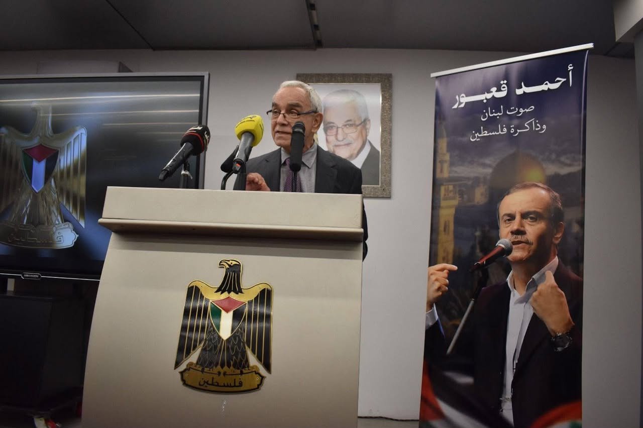 نيابة عن الرئيس: الممثل الخاص للرئيس يقلد الفنان الراحل احمد قعبور وسام الثقافة والعلوم والفنون
