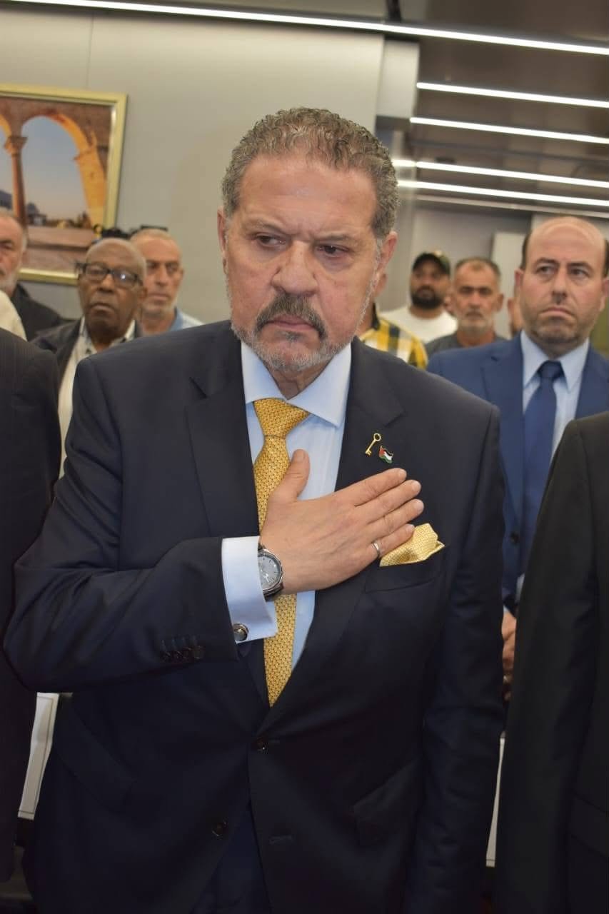 نيابة عن الرئيس: الممثل الخاص للرئيس يقلد الفنان الراحل احمد قعبور وسام الثقافة والعلوم والفنون