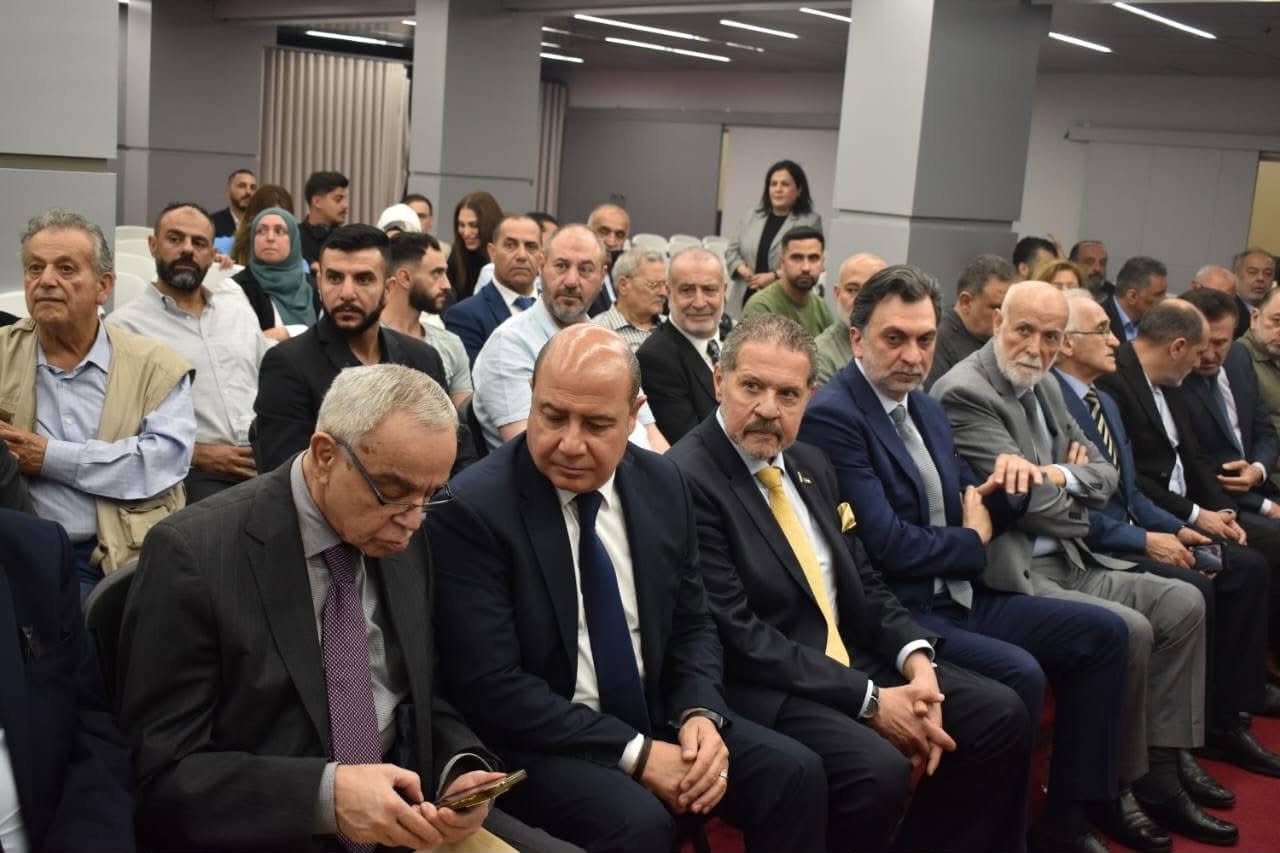 نيابة عن الرئيس: الممثل الخاص للرئيس يقلد الفنان الراحل احمد قعبور وسام الثقافة والعلوم والفنون