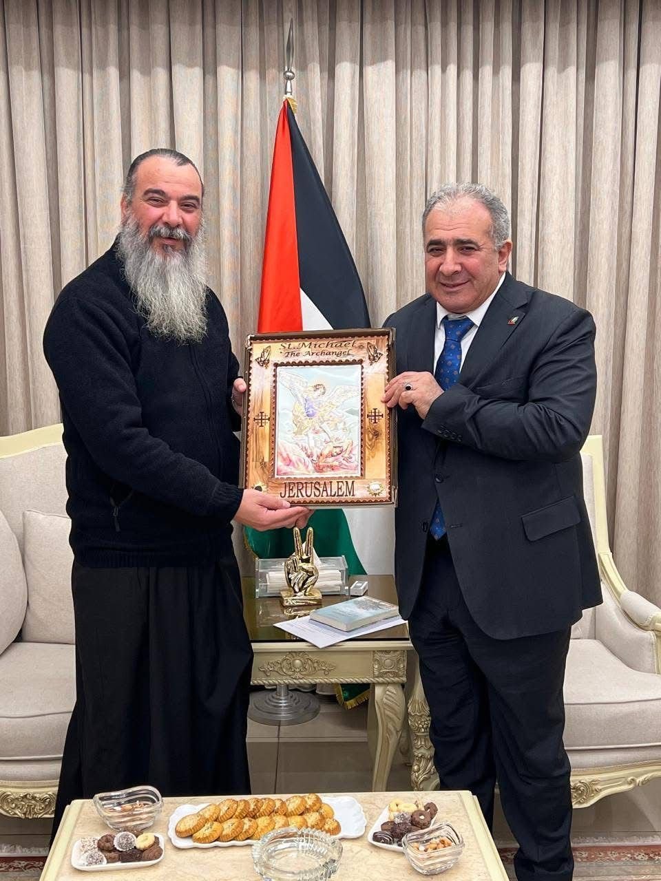 السفير الاسعد يستقبل الارشمندريت اغابيوس ابو سعدى