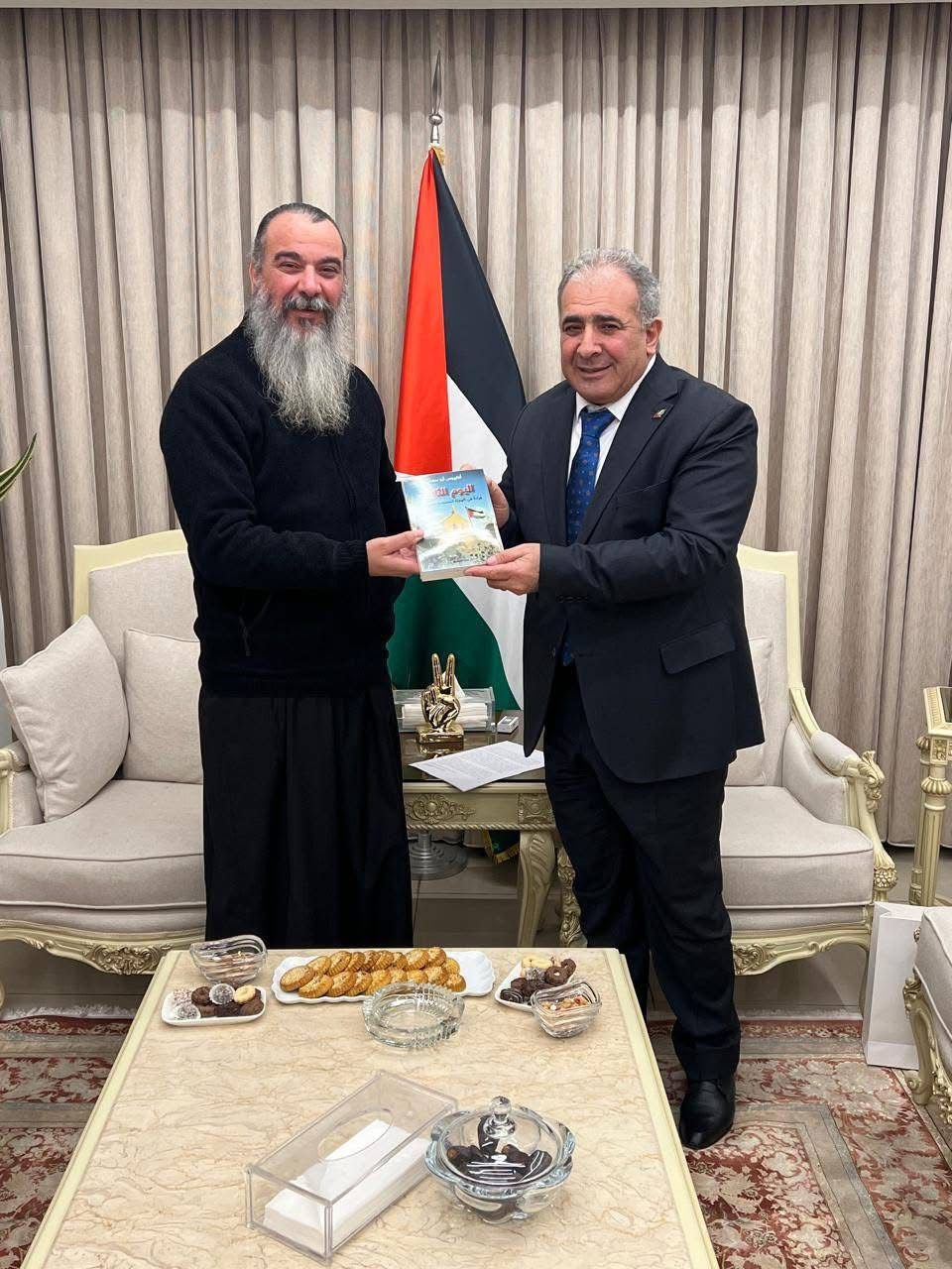 السفير الاسعد يستقبل الارشمندريت اغابيوس ابو سعدى