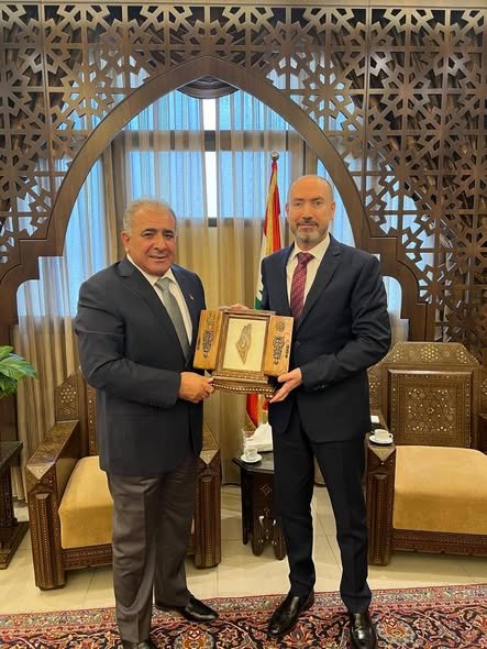 السفير الاسعد يلتقي محافظ لبنان الجنوبي منصور ضو